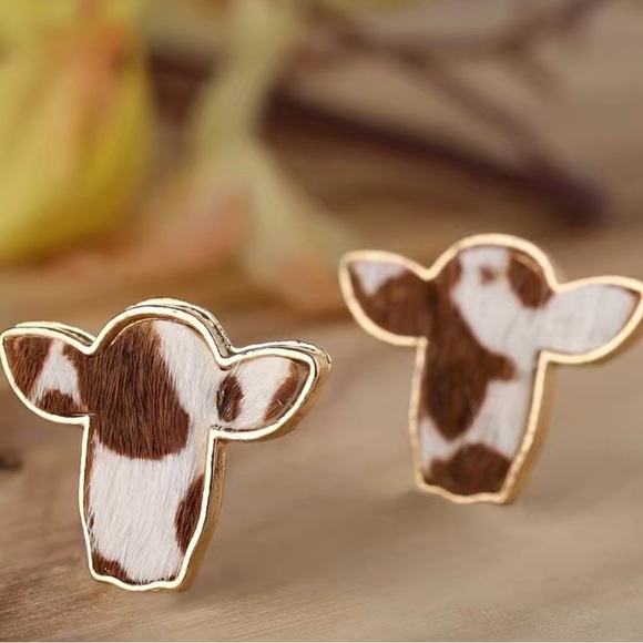 Western Cow head earrings - brown & white fur in gold setting - Picture 2 of 3